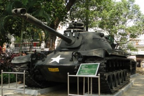 TOUR SÀI GÒN – BUỔI SÁNG | Dinh Độc Lập – Miếu Bà Thiên Hậu – Chợ Bình Tây (Nửa Ngày)